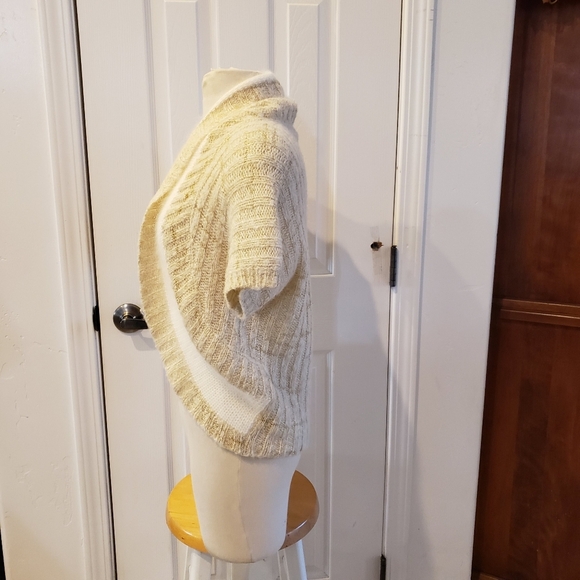 Anthropology Sleeping On Snow - Picture 3 of 6